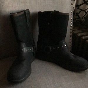 Girls’ Ugg boots with studs sz.5 EUC(Authentic)